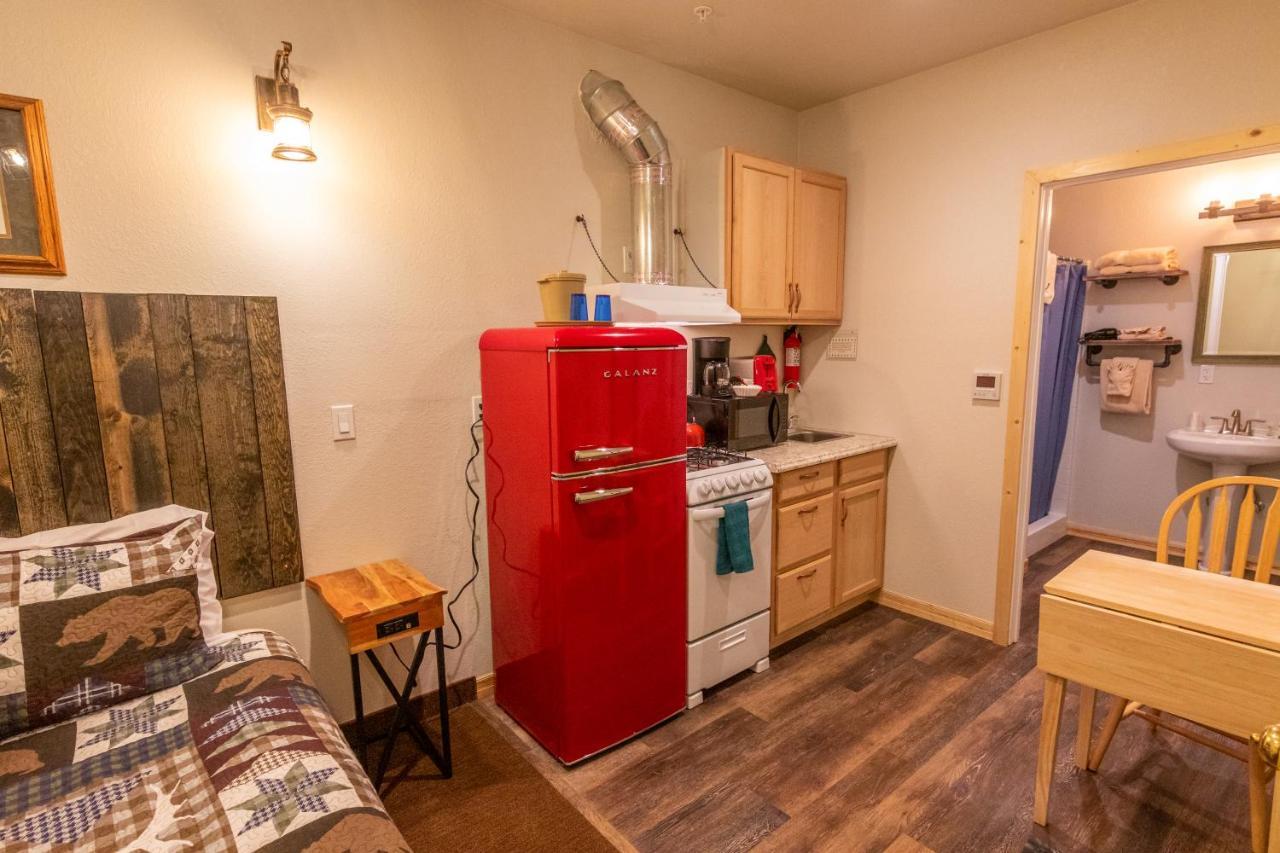 June Lake Motel Экстерьер фото