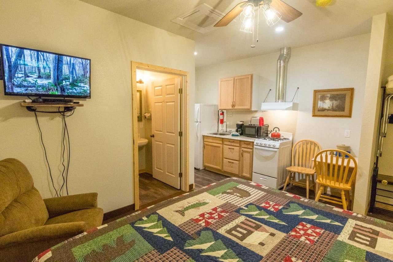 June Lake Motel Экстерьер фото