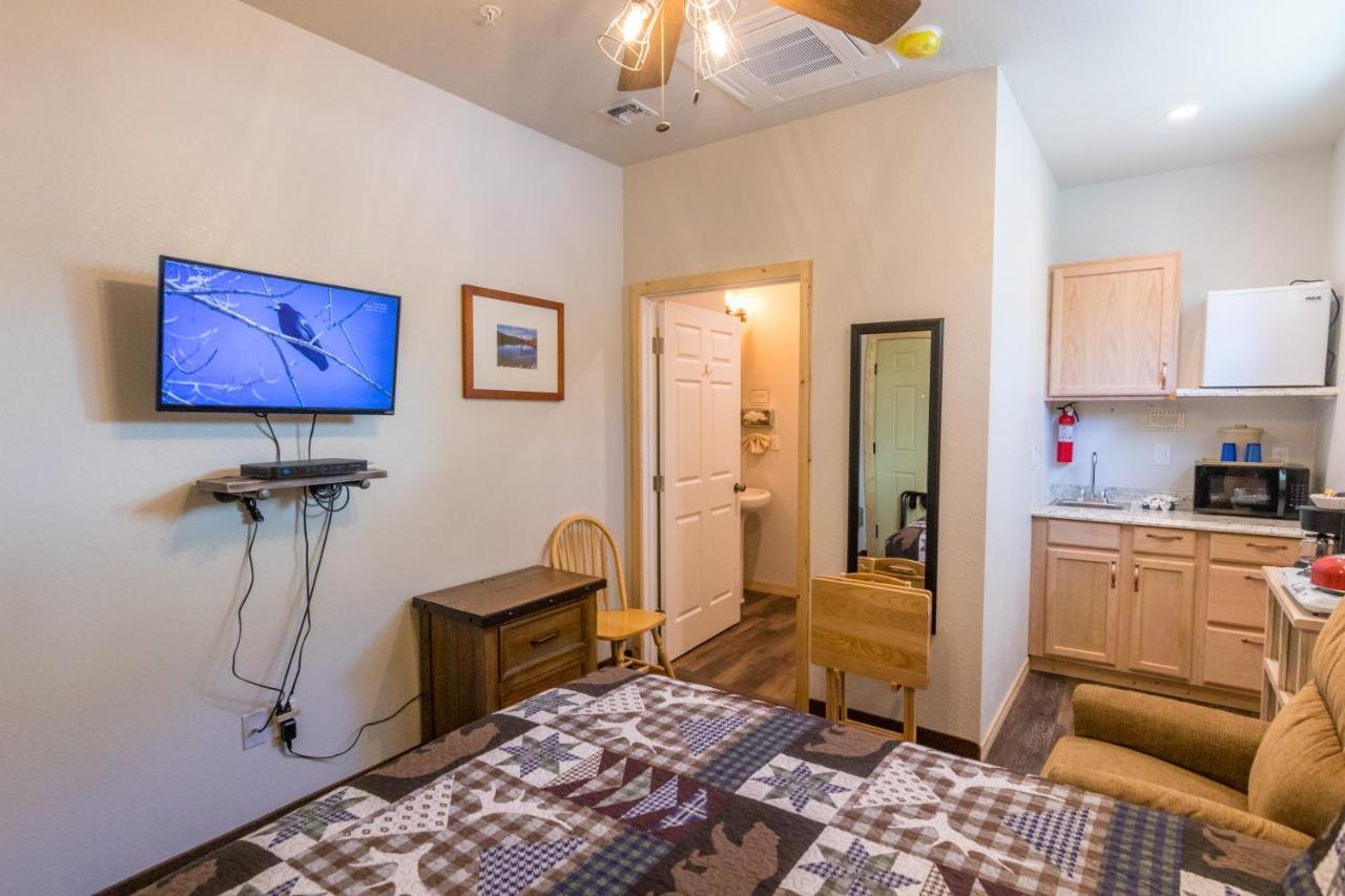 June Lake Motel Экстерьер фото