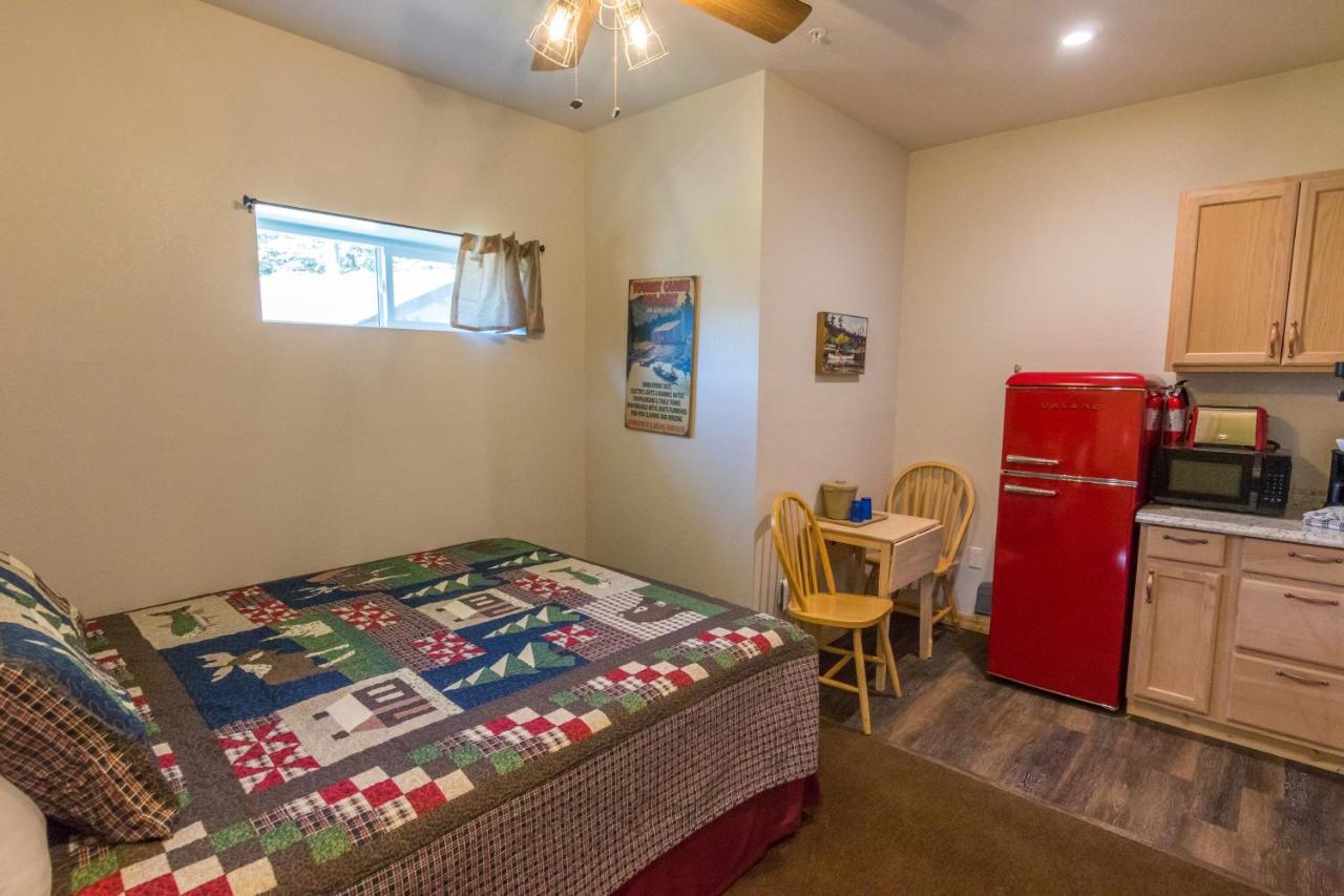 June Lake Motel Экстерьер фото