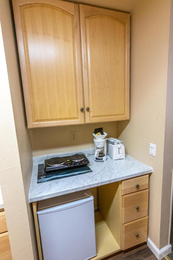 June Lake Motel Экстерьер фото
