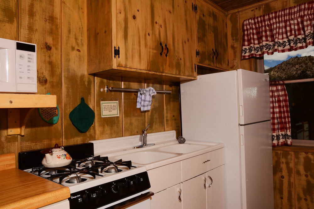 June Lake Motel Экстерьер фото