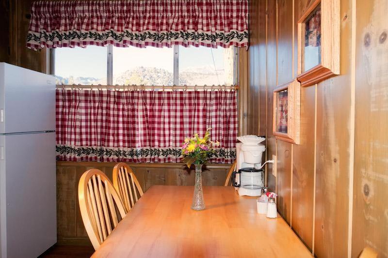 June Lake Motel Экстерьер фото