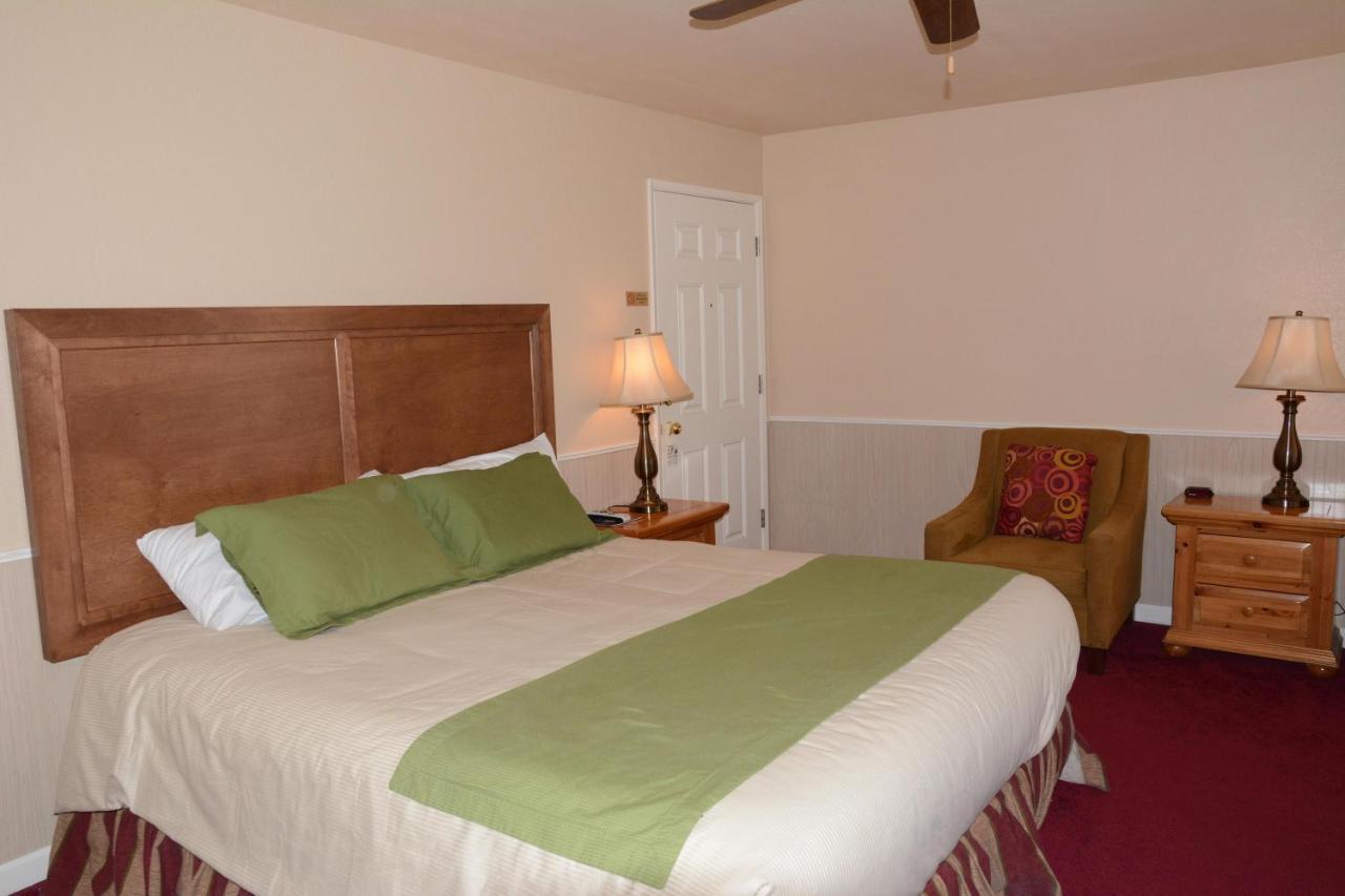 June Lake Motel Экстерьер фото