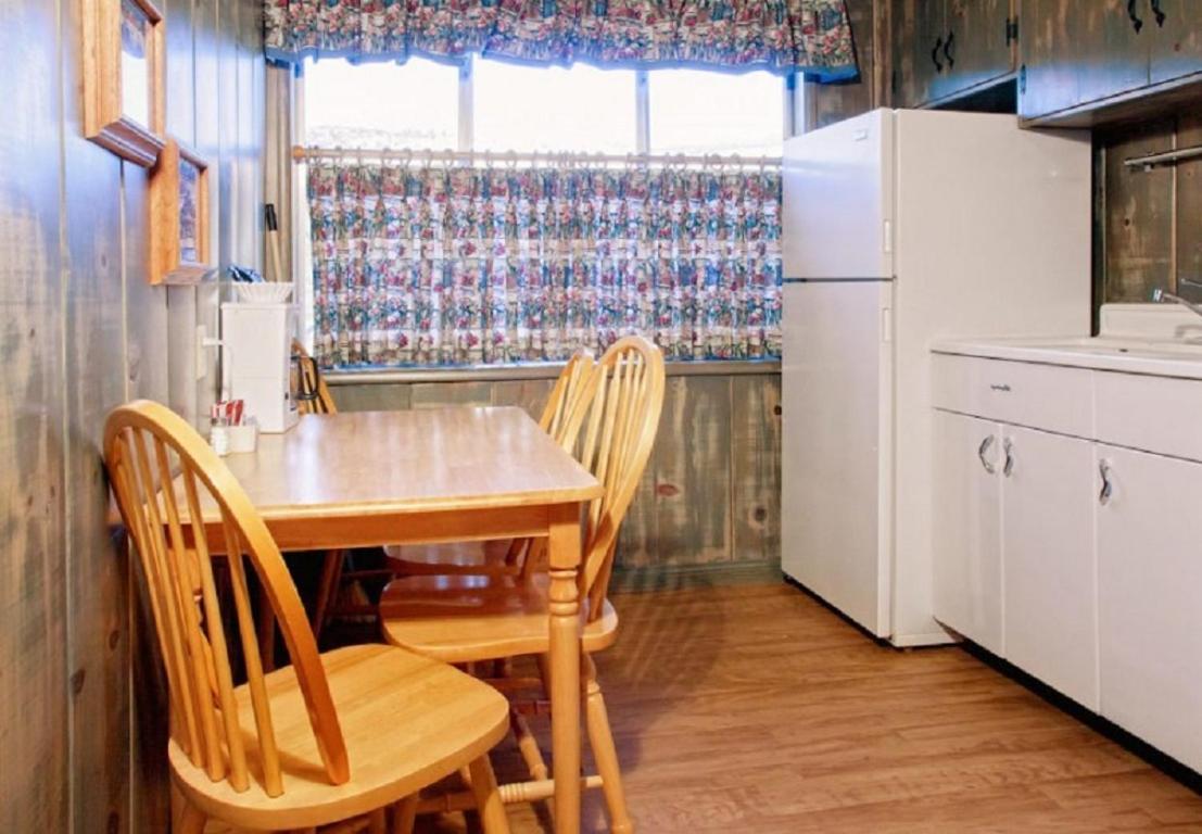 June Lake Motel Экстерьер фото